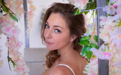 Met Art are proud to present you with a free pics featuring Emerald Ocean exhibit amazing form